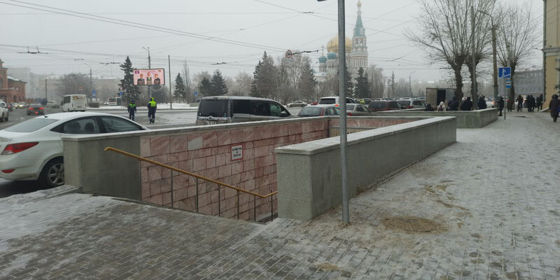 Подземный переход в омске фото В подземном переходе у остановки ПО им. Баранова умер пожилой омич Дзен