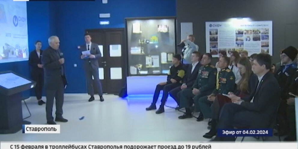 Молодой ученый в лаборатории. Современные ученые. Российские ученые фото. Российские ученые. Молодой ученый.