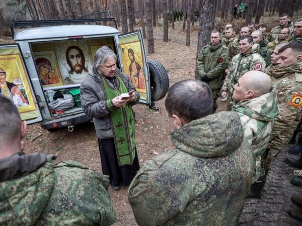 священник в церкви. владыка марк батюшка. настоятель иоанн грицаюк. михаил васильев священник. священник православной церкви.