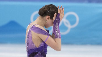 Камила валиева и этери тутберидзе. Сколько лет камиле валиевой в 2024 году. Камилла валиева олимпийская чемпионка. Валиева фигуристка пекин 2022. Камилла валиева 2022.