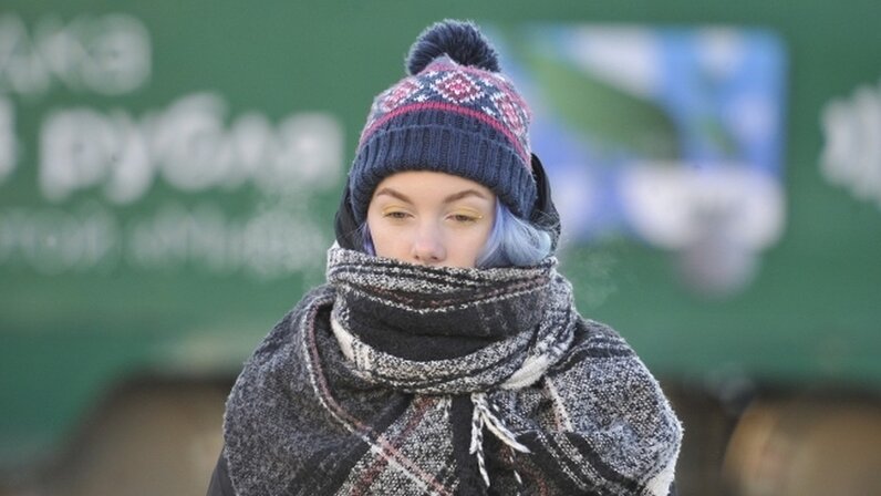 понижение температуры воздуха. градусник холодно. градусник -50. лютая зима. термометр 30 градусов мороза.