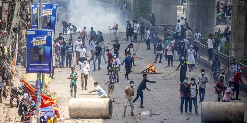 Число жертв протестов в Бангладеш увеличилось до 75