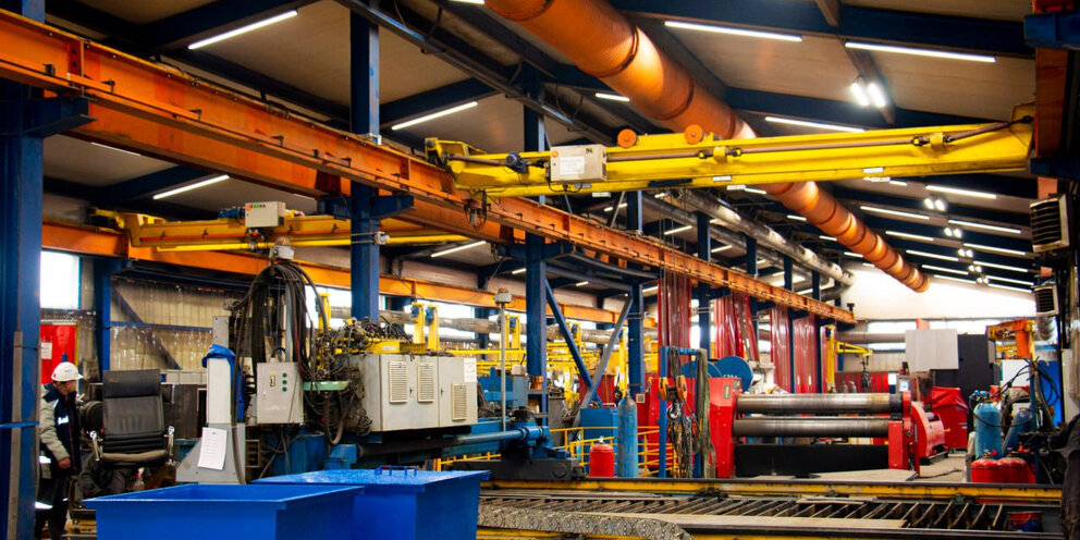 факторы размещения машиностроительной промышленности. факторы размещения машиностроения в россии. крупнейшие машиностроительные предприятия россии на карте. отрасли машиностроения продукция факторы размещения. факторы размещения предприятий машиностроения.