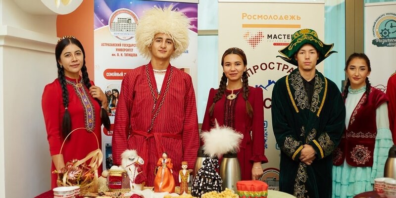 жить в мире и согласии. в мире и согласии. эмблема дружба для детей. языки народа казахстана. живите в мире и согласии.