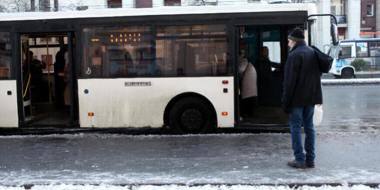 Псков пассажир автотранс. Городской пассажирский транспорт. Автобусный парк спб пассажиравтотранс. Наклейка пассажиравтотранс. Автобус маз 216066.