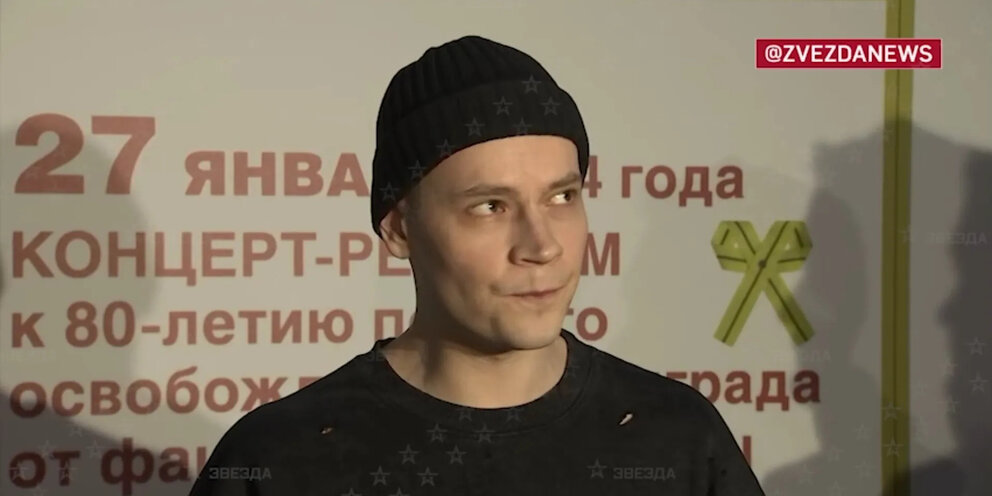 Шаман певец улетай. Shaman певец ярослав дронов. Фотосет с огнем. Шаман песня в моей душе горит. Ярослав дронов shaman улетай.