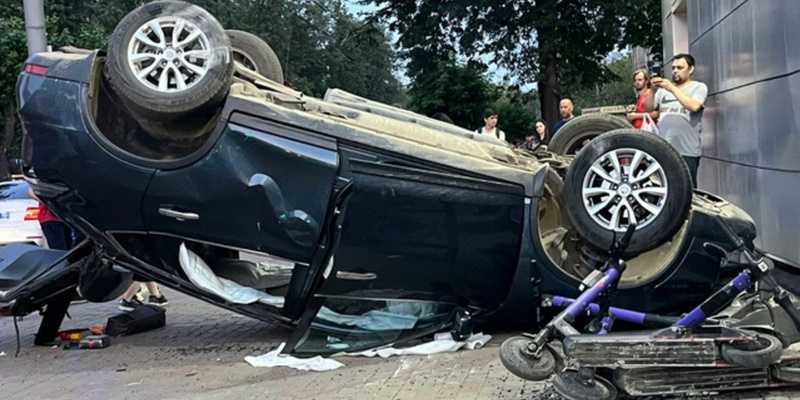 Дтп петлюра фото с места дтп. Свидетель с места аварии. Оказание первой помощи пострадавшим при дтп. Осмотр места происшетви. Первая доврачебная помощь при дтп.