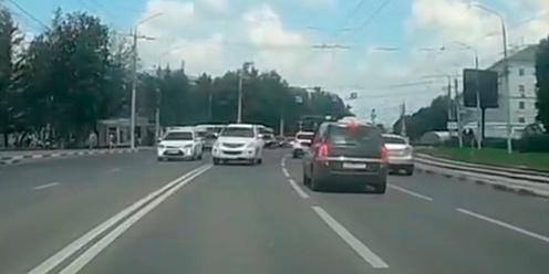 Авария громобоя ленина видео. Проспект ленина екатеринбург тротуар. Проспект ленина екатеринбург фото. Проспект ленина чебоксары. Перекресток улицы пушкина и проспекта ленина волгоград.