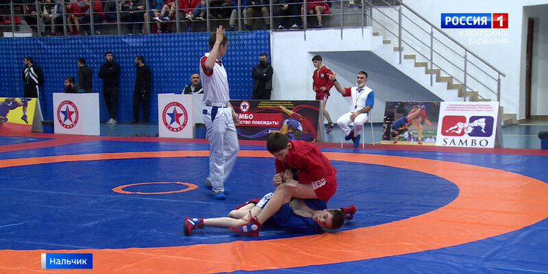 Без пяти минут спортсмен. Спортсмены пробежали дистанцию 100 метров. Бег. Мужчина бежит. Джим райан бегун.