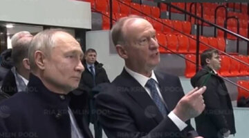 Две девушки в городе. Две девушки в городе. Санкт-петербург. Две подруги в городе. В питере две девушки.