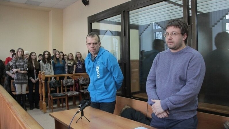 террорист с телефоном. телефонный террорист. телефон террорист. человек в балаклаве с телефоном. телефон террорист.