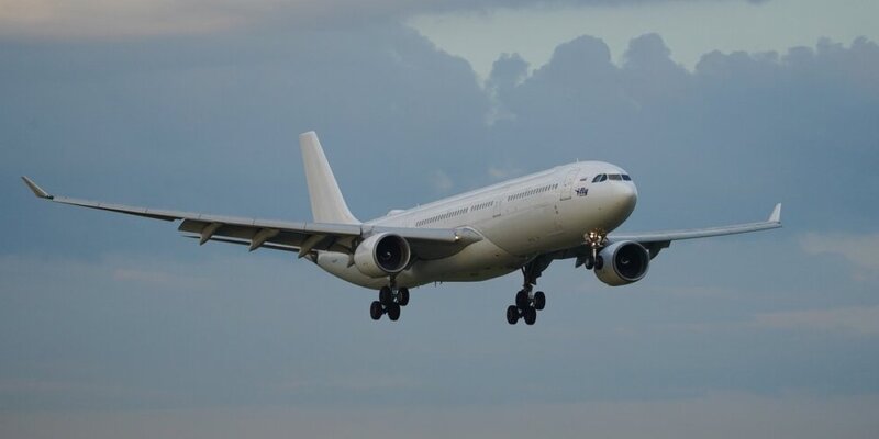 Рейс москва псков. Рейс москва псков. Аэропорт псков азимут. Бортпроводник гражданской авиации. Аэропорт псков азимут.