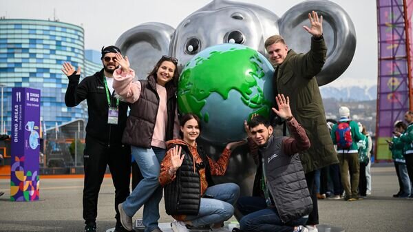 Впечатления иностранных. Студенты британии. Туризм за рубежом. Впечатления иностранных. Таиланд туристы.