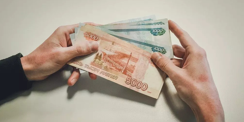 Деньги зарплата. Повысить заработную плату. Зарплата повысилась. Мрот. Зарплата повысилась.