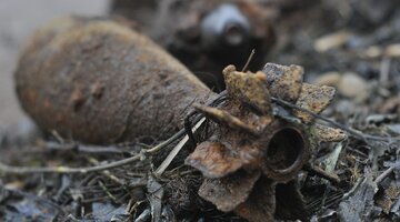 опыт по физике по атмосферному давлению. атмосферное давление явление. как правильно поднимать тяжести. знания умения навыки необходимые при автономном существовании. существование поднимать.