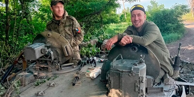 Девушка в машине скорой помощи. Кроксы в больнице. Пациентка в скорой помощи. Стопы фельдшера. Микозофф бальзам для ног салициловый 75.