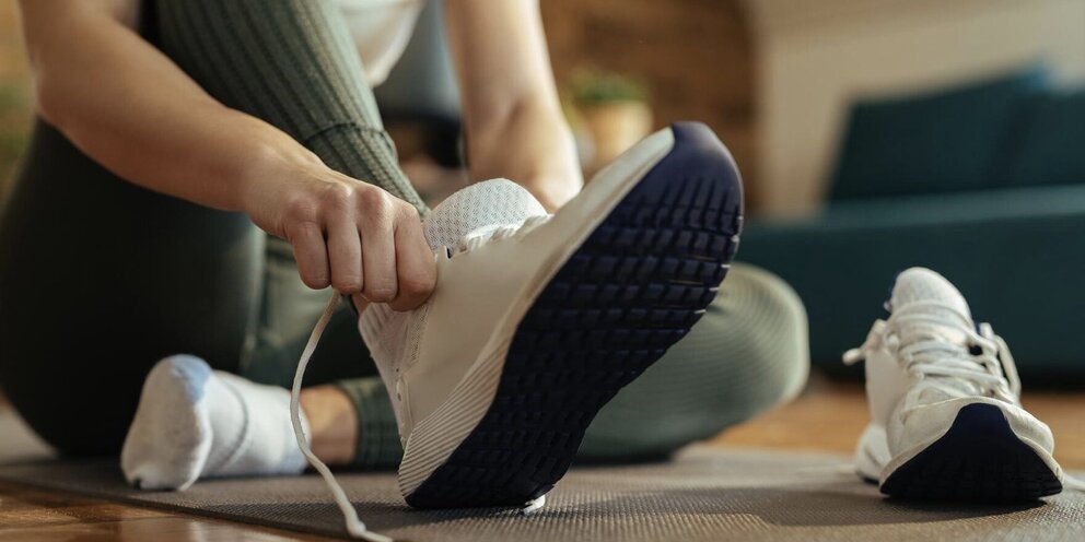 Процедуры в физиотерапевтическом кабинете. Лонгест ударно-волновой. Физиотерапевтическое отделение. Ультразвуковой фонофорез физиотерапия. Кабинка для физиотерапевтических отделений.