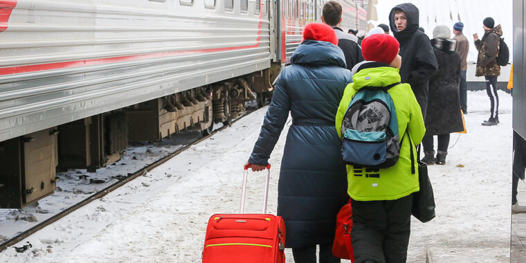 Старые фотографии. Фабрика ткацкая англия 19 век. Старые фото для реставрации. Приложение которое старит лицо. Где делают старые.