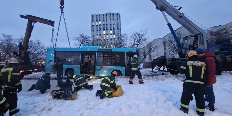 рюкзак в автобусе. подозрительные вещи в транспорте. забытые вещи в автобусе. оставленные вещи в автобусе. оставила вещи в маршрутке.