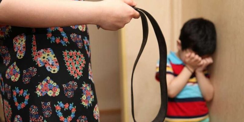 побои несовершеннолетнего. побои относятся к видам преступлений против. жестокое обращение с детьми. нанес побои детям. статья за избиение родителями детей.