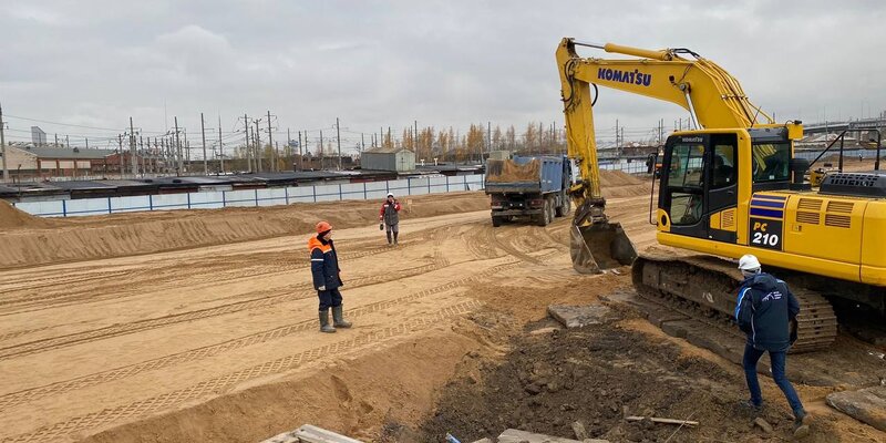 табличка осторожно строительные работы. строительная бригада. идут строительные работы. рабочий человек стройка. стройка отделка.