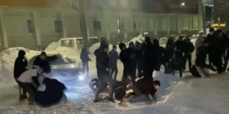 Сон драка с бывшим. Драка студентов на улице. К чему снится драка во сне. Сонник к чему снится драка. Сон драка с бывшим.