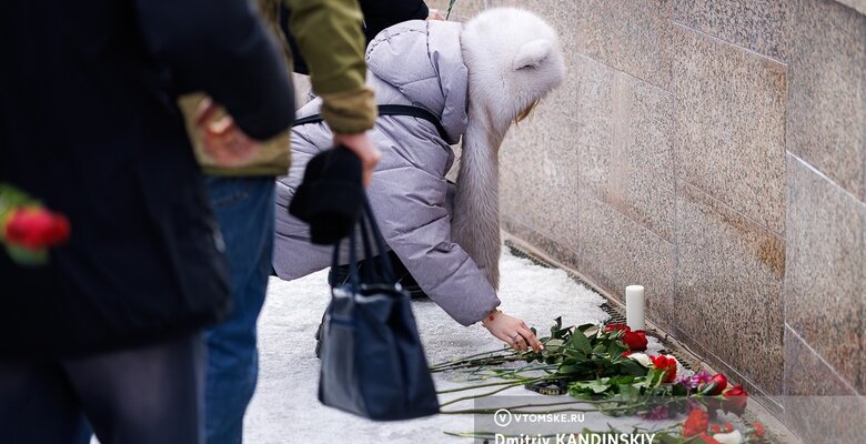 Запрет массовых мероприятий в россии. Отмена массовых мероприятий 2024. Лучшие фото недели коммерсантъ. Памятник 9 мая вечный огонь. Выпускной в россии.