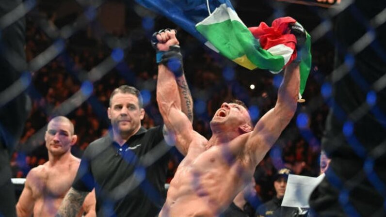 гонорары ufc 297. чарльз оливейра чемпион ufc. бернс юфс. гонорары ufc 297. оливер юфс чарльз.