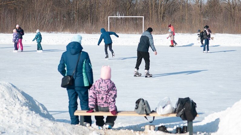 Спортом занимаешься здоровье укрепляешь. Занятие спортом. Укрепление здоровья. Спортом занимаешься здоровье укрепляешь. Нордик волкинг.