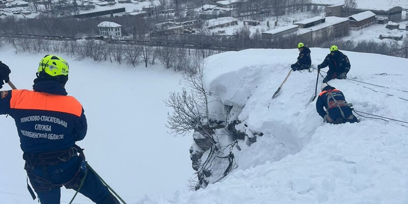 лавина (снежная лавина). снежная лавина в горах. снежная лавина в горах. лавина (снежная лавина). лавина (снежная лавина).