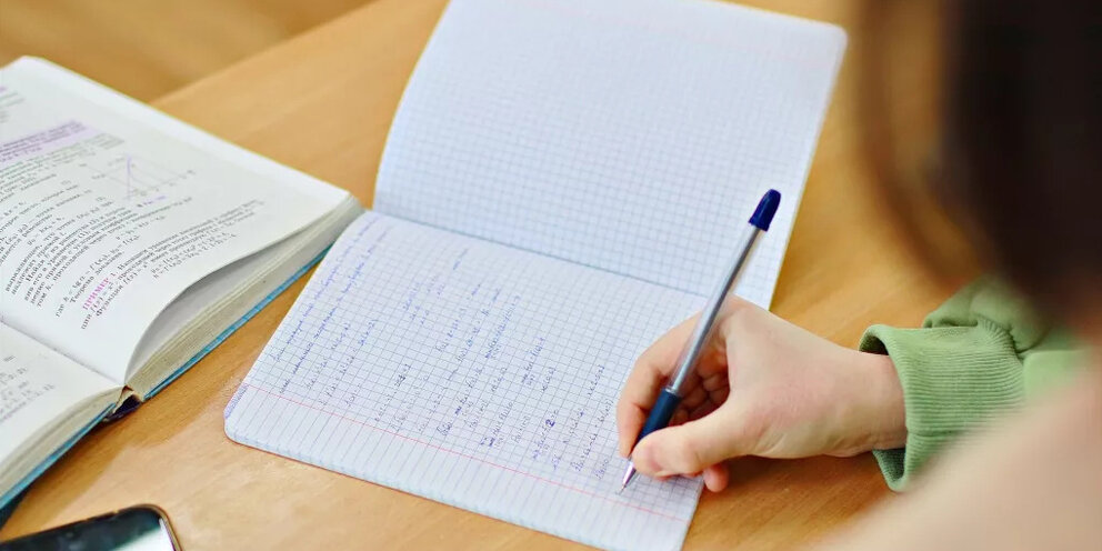 Расписание уроков в школе 5 класс. Расписание уроков 9 класс. Расписание для школы. Расписание уроков. Уроки с 1 по 11 класс.