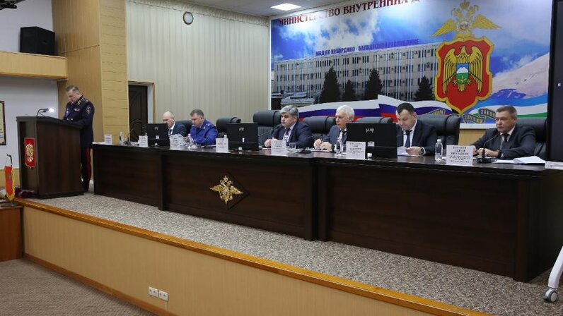 Мир кбр. Мир кбр. Особенности животного мира кбр. Рододендрон кабардино балкария. Растения кабардино балкарии занесенные в красную книгу.