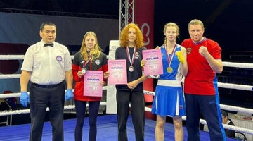 Сильная спортсменка