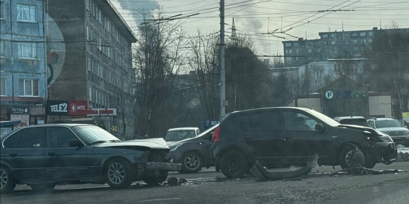 Перекресток просп героев североморцев 38 фото На перекрестке в Мурманске столкнулись Renault и BMW Дзен