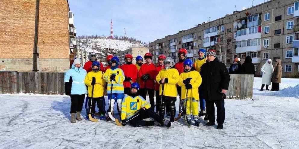 Юный хоккеист на турнире