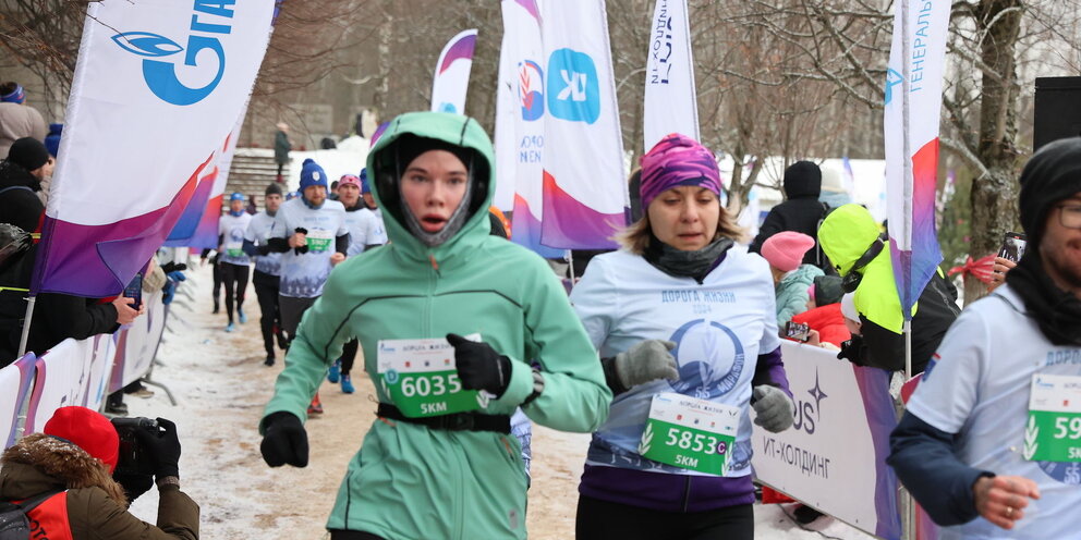 Зимние аттракционы. Самая большая ледяная горка. Санкт-петербург молодежные места. Новогодняя иллюминация на улицах в санкт-петербурге 2022г. Хогвартс экспресс новосибирск бердск.