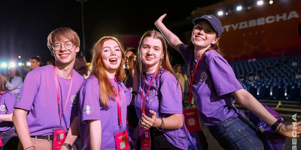 комиссия для поступающих в вуз. мая студенческая. московский авиационный институт студенты. студенты авиационного института. инженер маи.