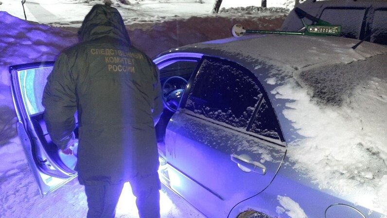 Bodiev самурай. слушать музыку для пацанов в машину. девушка и мужчина в машине. парень за рулем. парень сидит за рулем.