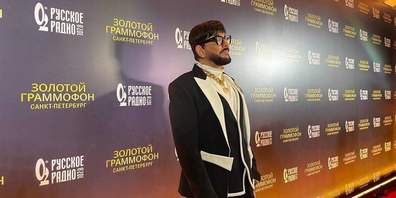 Объявление для шумных соседей. Что делать если соседи громко слушают музыку. Объявление для шумных соседей. Сосед включает музыку. Громкая музыка у соседей.