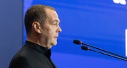 Daily Express назвал пугающим ролик Медведева с&nbsp;измельчающим лидеров ЕС шредером|