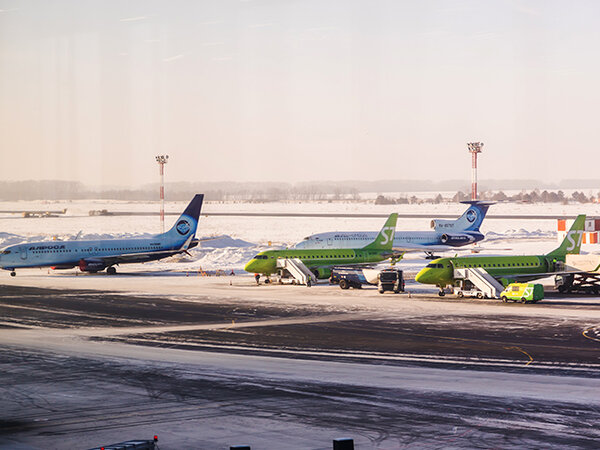 Аэропорт толмачево табло. Табло аэропорт толмачево новосибирск. Расписание рейсов самолетов. Расписание самолетов толмачево. Расписание самолетов толмачево.