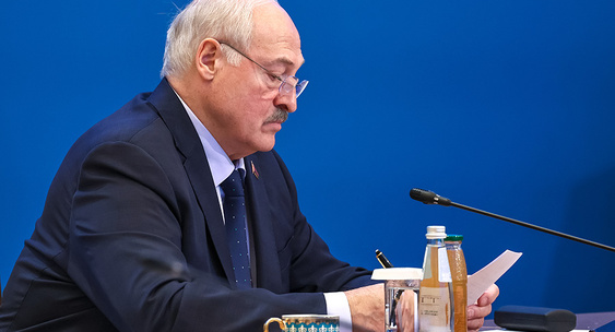 "Не "пылить и&nbsp;кричать": Лукашенко отправил послание представителям Зеленского|