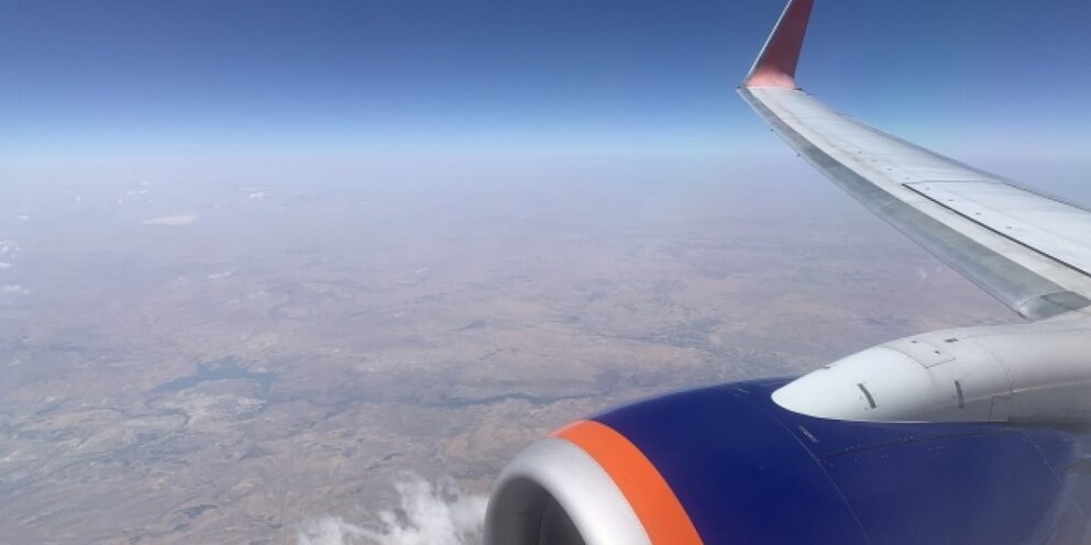 из пункта а в пункт б велосипедист. из пункта а выехал велосипедист одновременно. из пункта а в пункт в веорсипед. из пункта а в пункт б одновременно выехали. на 40 минут позже.