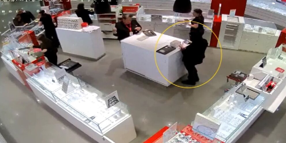 Кофикс витрина. Воронеж киоски русский аппетит. Торговые точки около. Магнит go киоск. Стационарный торговый павильон.