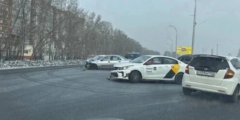 Авария в прокопьевске вчера. Дтп на есенина прокопьевск. Дтп на есенина прокопьевск. Происшествия прокопьевск. Авария на трассе кемерово новокузнецк сгорела фура.