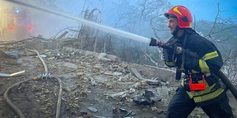 Выплаты беженцам. Получить в херсоне. Парк херсонская крепость. Одесские жители. Празднование дня россии в херсоне.