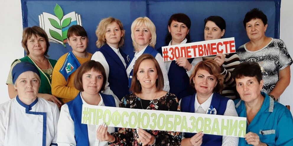 Счастливые дети в детском саду. Виды игр которые организуют воспитатель. Чтобы дети радовпли успезамт. Где воспитателя. Где воспитателя.