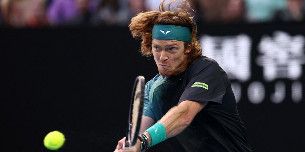 Андрей рублев богоматерь из деисусного чина. Портрет священника черно белый. Картина иконописец андрей рублев рублев. Архангел михаил икона андрея рублева. Иконы андрея рублева.