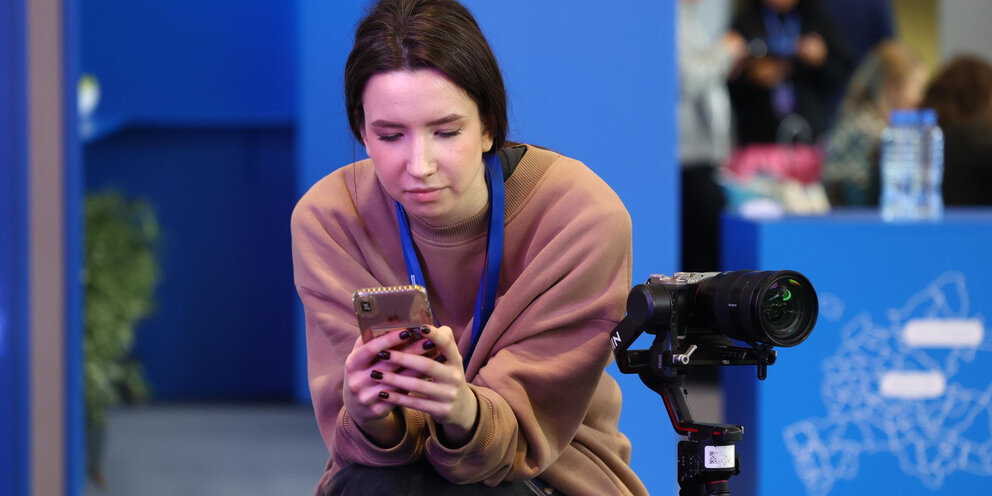 Внимание повышение цен. График картинка. Специалист по контекстной рекламе. Изменение тарифов интернет. Ожидается повышение цен.