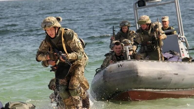 Авария лодок. Приколы лодка на кладбище. Смерть на лодке. Рыболовная база бармфишинг, село бармино. Взял лодку погибшего.